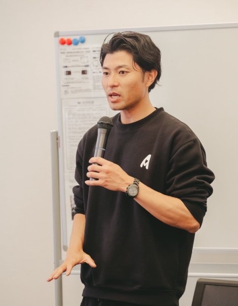 代表 川﨑昌宏が講習で話す様子